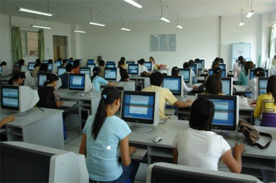 國嵌教育軟件的技術開發(fā) 創(chuàng)新驅動與未來展望